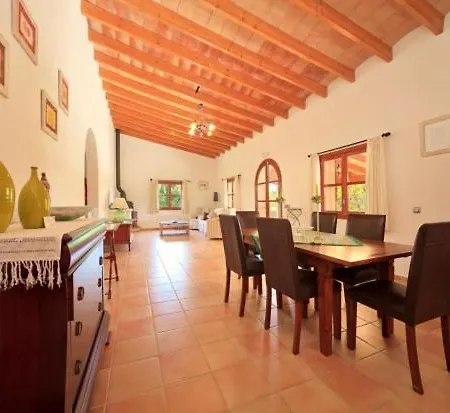 Villa Sleeps 4 With Pool Air Con And Wifi *