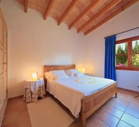 Sleeps 4 With Pool Air Con And Wifi