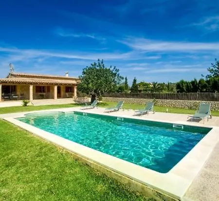 Villa Sleeps 4 With Pool Air Con And Wifi *